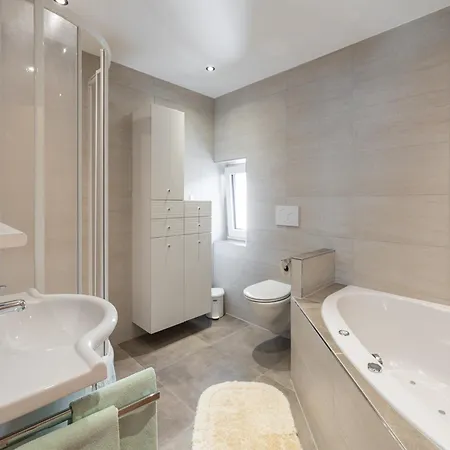 With Whirlpool Bathtub In St Anton شقة سانكت أنتون ام ارلبرغ
